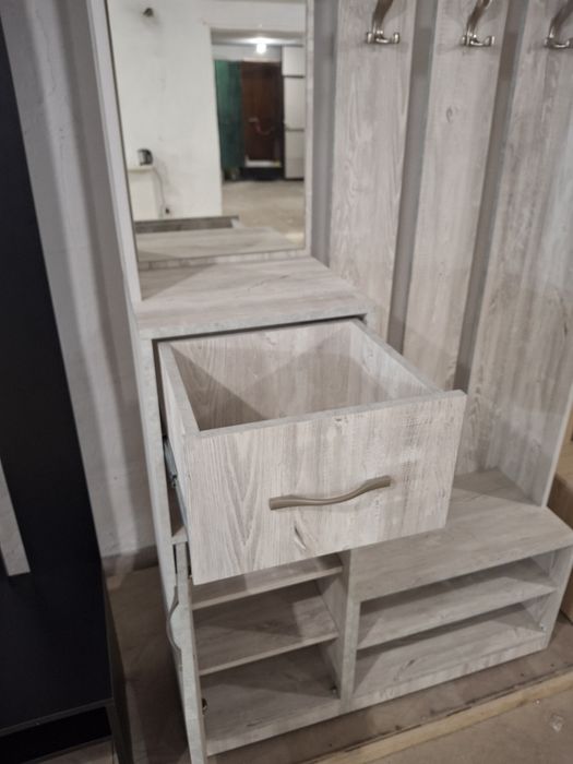 Прихожие готовые и на заказ