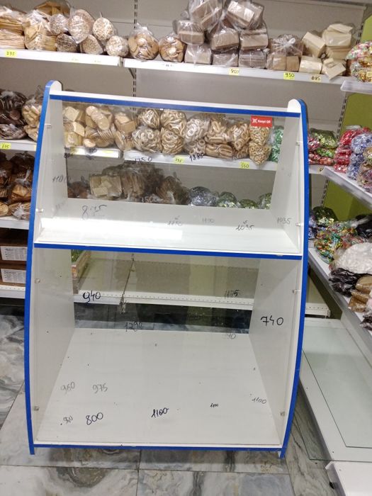 Витрина, стол, стелаж