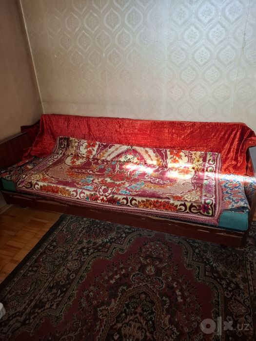 Продаеться.  Диван.   Прочный