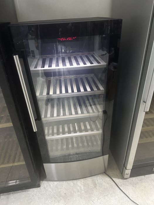 Хладилна витрина за вино