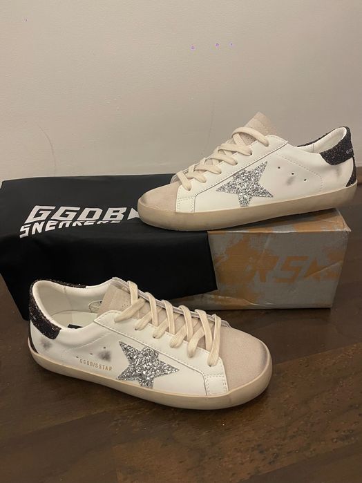 Golden Goose Super-Star albi cu stea din sclipici argintiu si detaliu la călcâi din sclipici maro