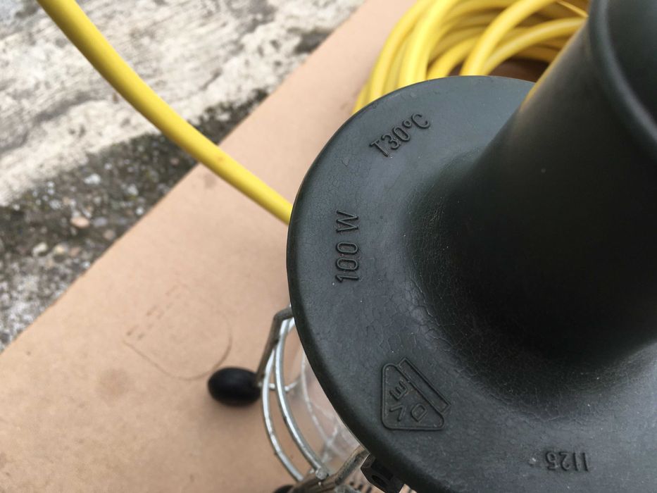 немска , гумирана работна лампа 100 W