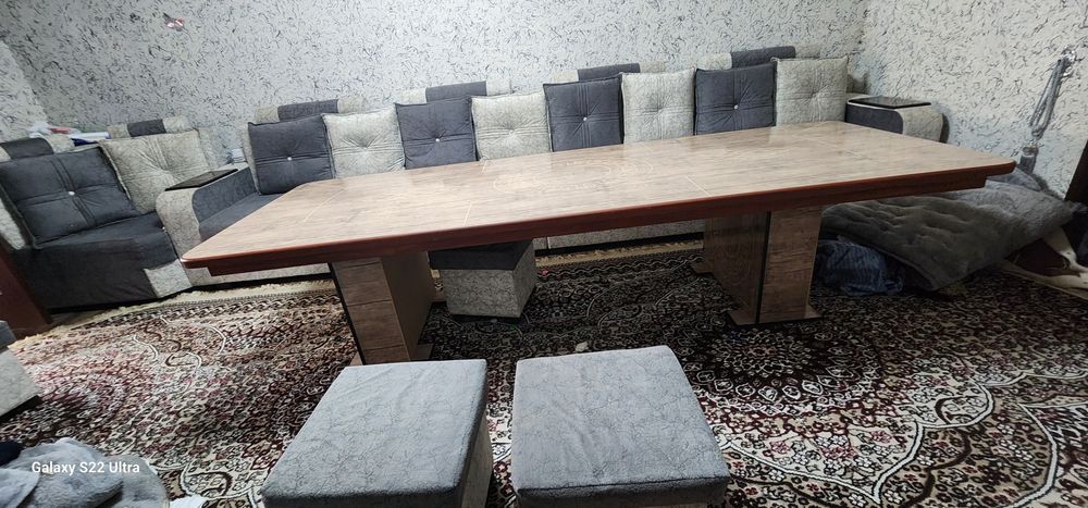 Уголок срочно сотилади