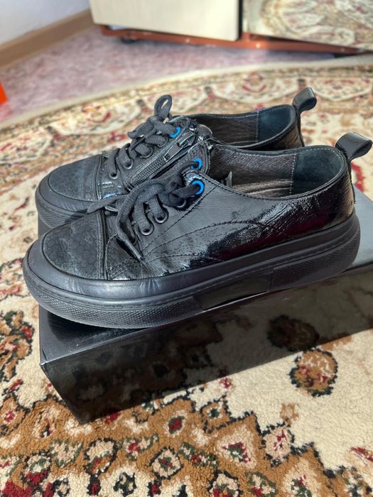 Продам обувь все по 5.000