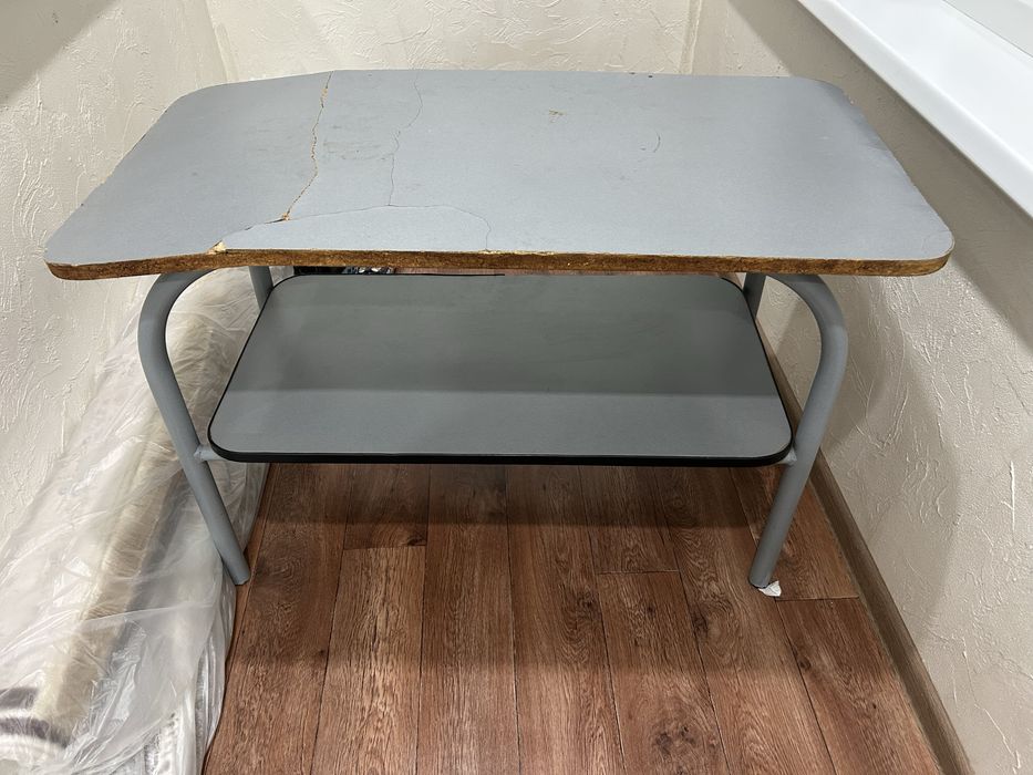 Продам подставку под телевизор серого цвета. Недорого.