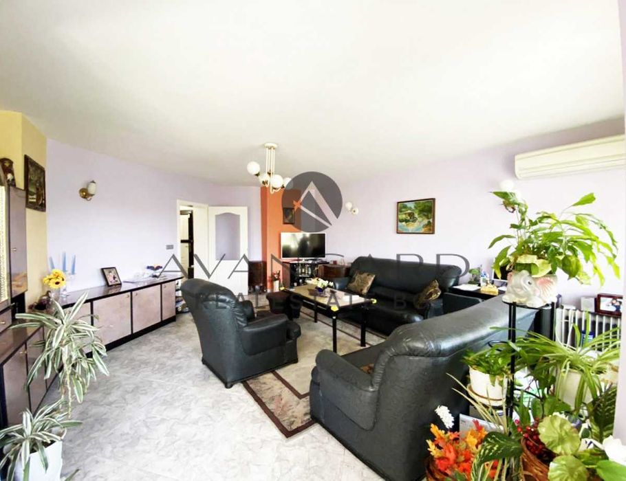 Продава се Тристаен апартамент в Пловдив, Кършияка - 110 кв.м за 1819 €/кв.м - Снимка #1