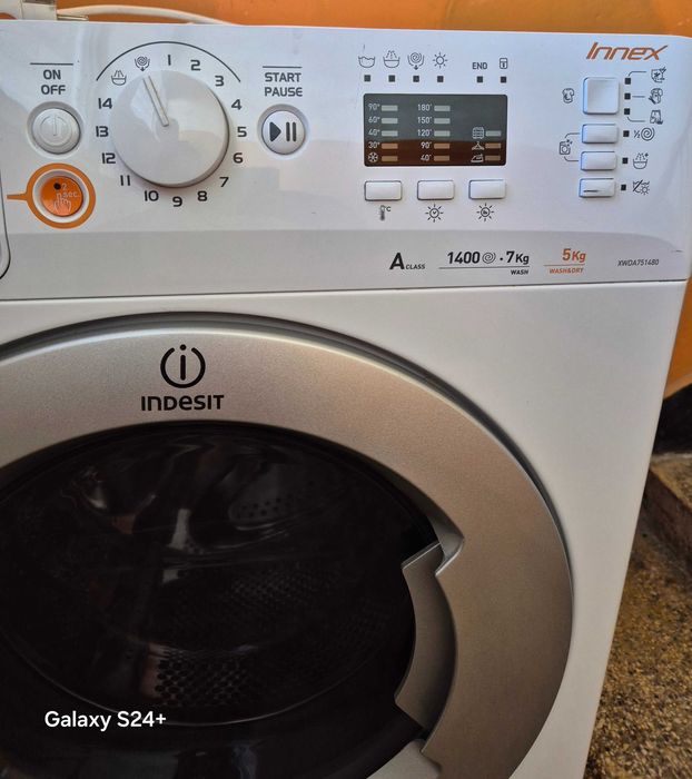 Пералня със сушилня Indesit