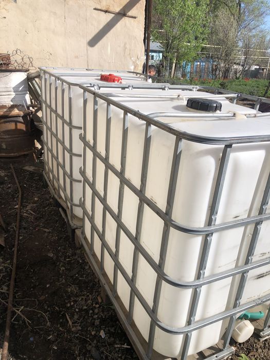 Продам ёмкость 1 т