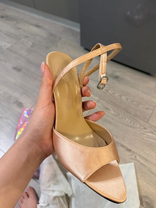 Sandale nude cu toc - mărime 38