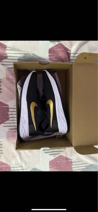 Adidasi nike sport