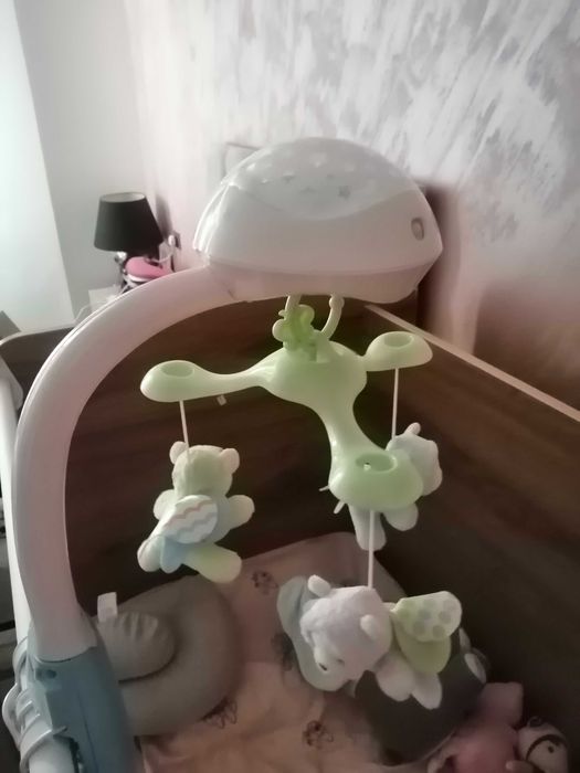 Fisher price музикална въртележка с дистанционно управление и бял шум