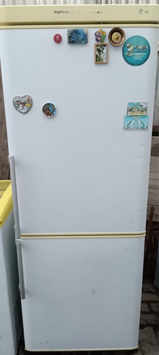 Холодильник двухкамерный