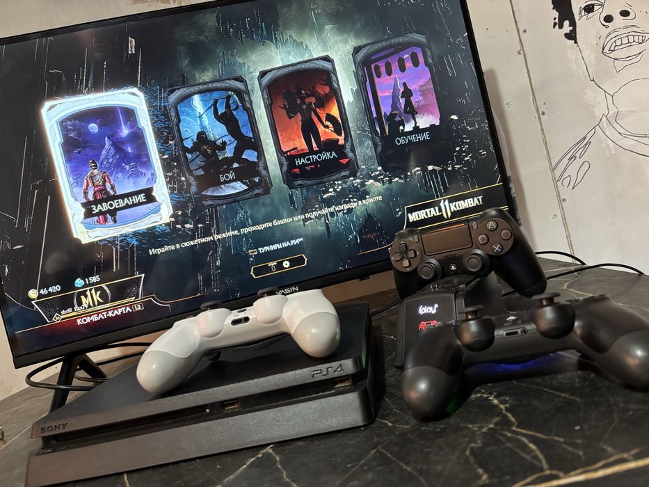 Продам новую  PS4 в отличном состоянии