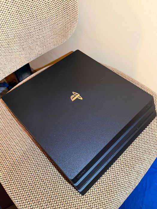 Se vinde PS4 Pro de 1T