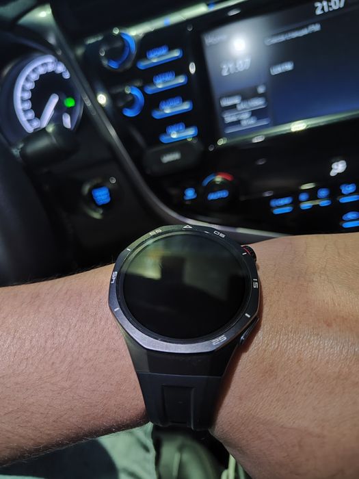 Продам смарт часы Huawei GT 5 Pro