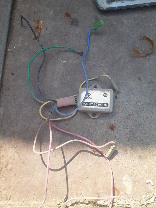 Блок 12 v на сигнал .стоял на ниссан максима