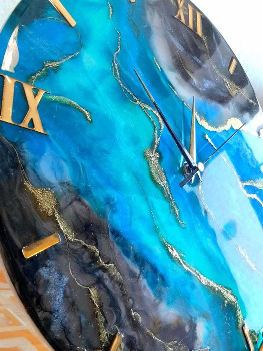 Часы из эпоксидной смолы