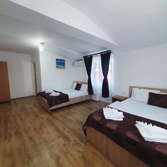 Cazare Casa cu flori-Tuzla