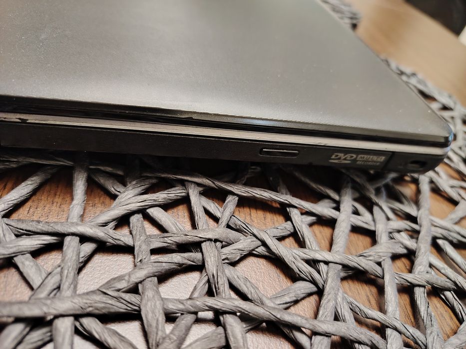 Лаптоп Asus X550V