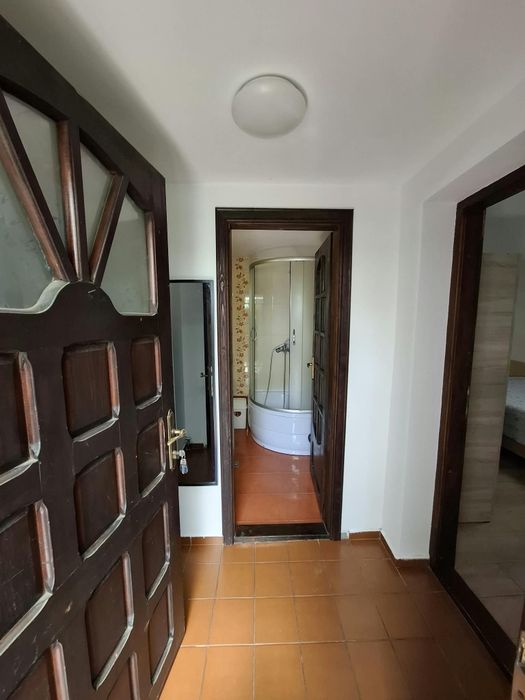 Închiriez garsonieră modernă și spațioasă la curte