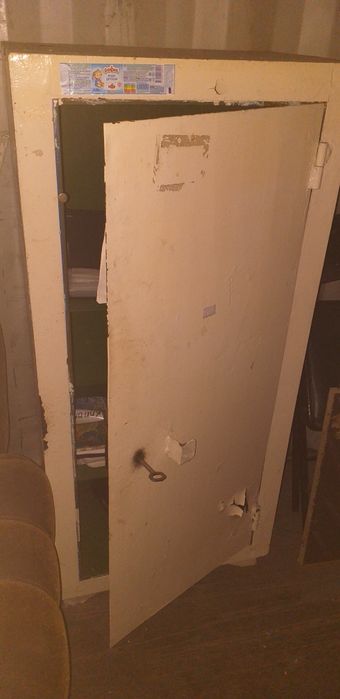 Сейф металлический