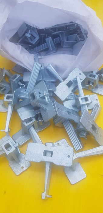 Montanti 50 si 100 cm, distantieri cofraj, pene blocaj, fluturasi