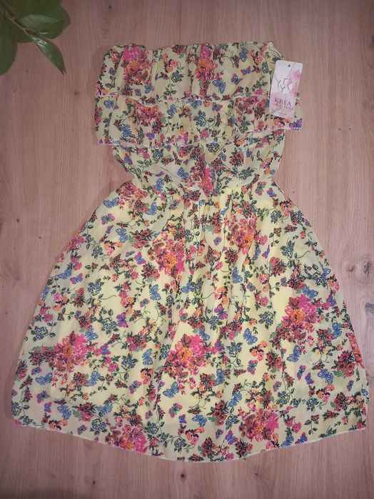 Кокетна дамска рокля с флорален мотив