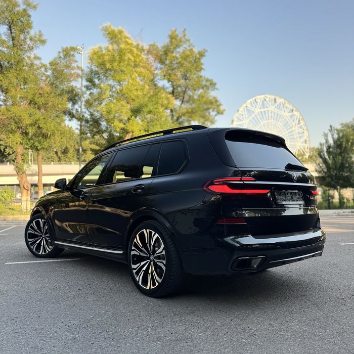 BMW X7 40i 2024.