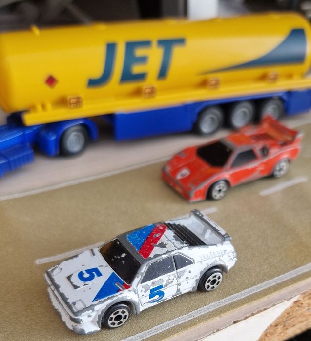 Set machete BMW si Lamborghini, marca Matchbox