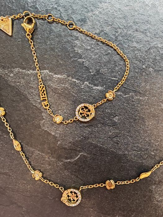 Комплект колие,гривна и обици на guess