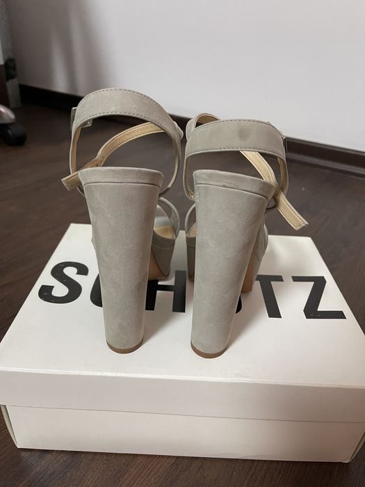 Продам босоножки