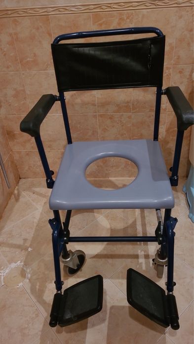 Комбинирам стол за баня и тоалетна