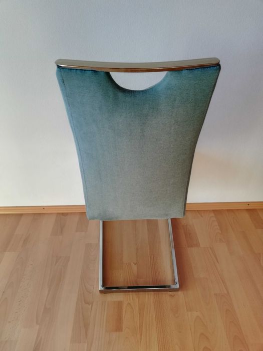 Два стола с модерен дизайн