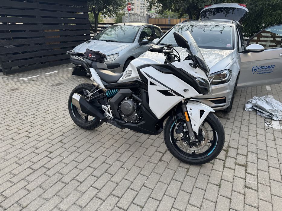 Motocicleta CF MOTO 650GT