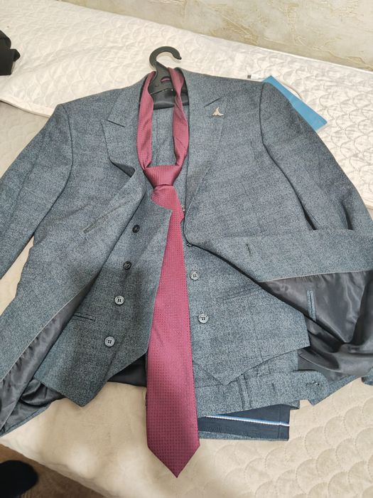 Продам костюм тройка
