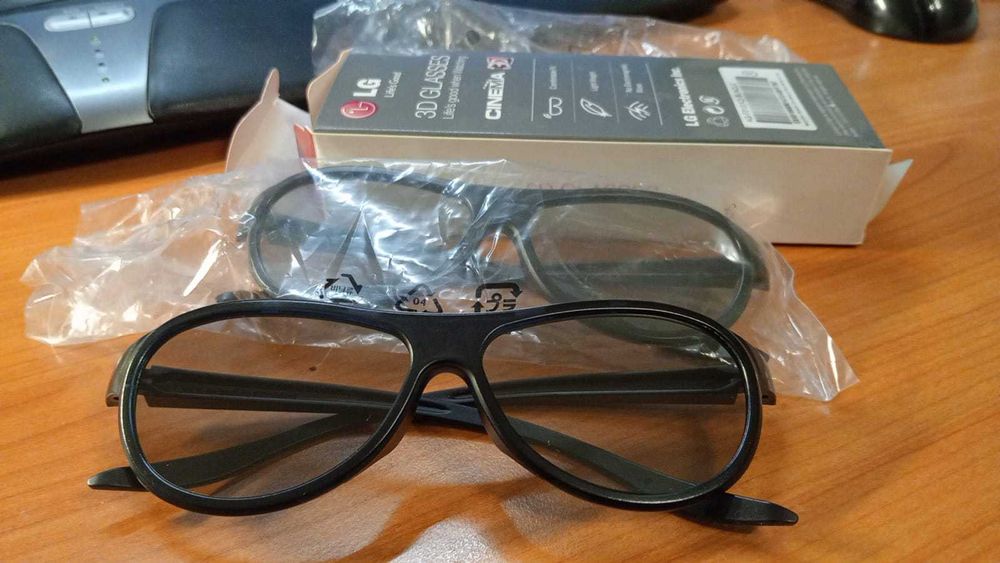 Ochelari 3D, LG, noi, 2 perechi in cutie. Efect vizualizare TV in 3D