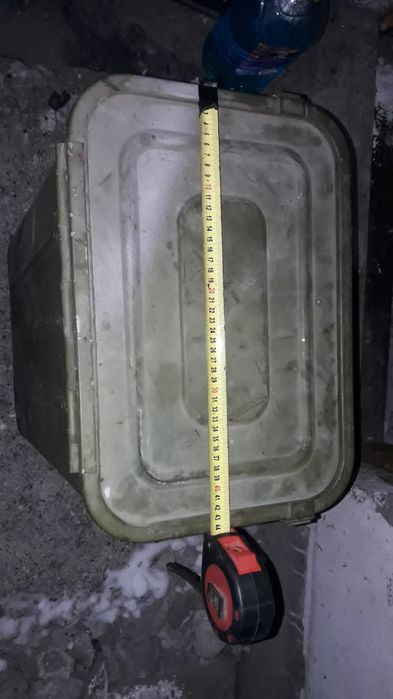 Заводской инструментальный ящик