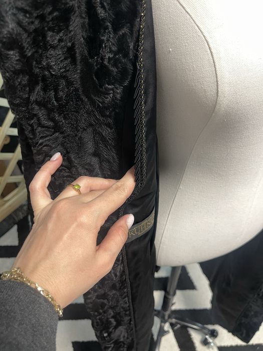 Blana naturala de Astrahan Swakara cu guler de vizon imperial