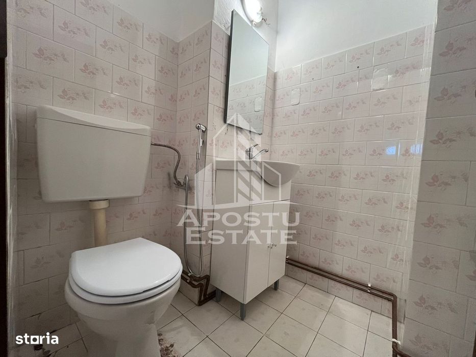 Apartament cu 3 camere, 2 bai, decomandat, centrala proprie, Sagulu