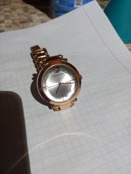 Продам женские часы