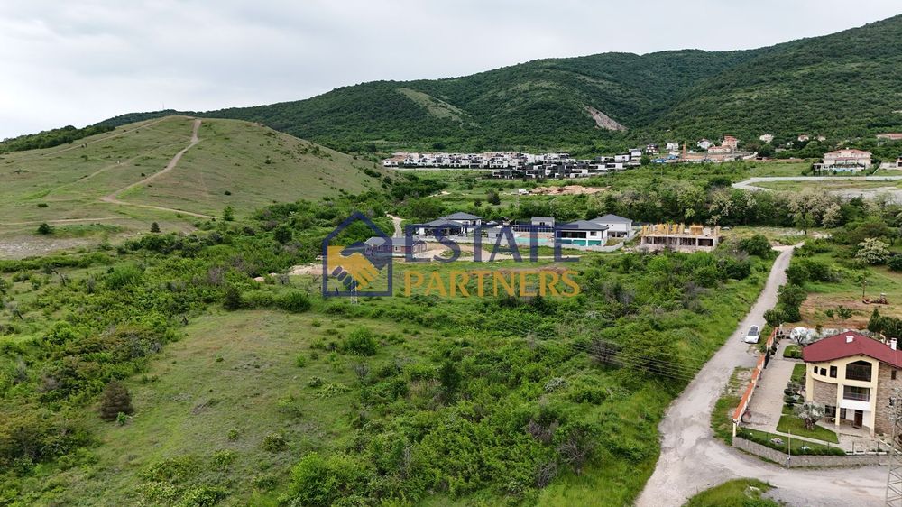 Парцел в Пловдив, област-с.Марково площ 1058 цена 127000