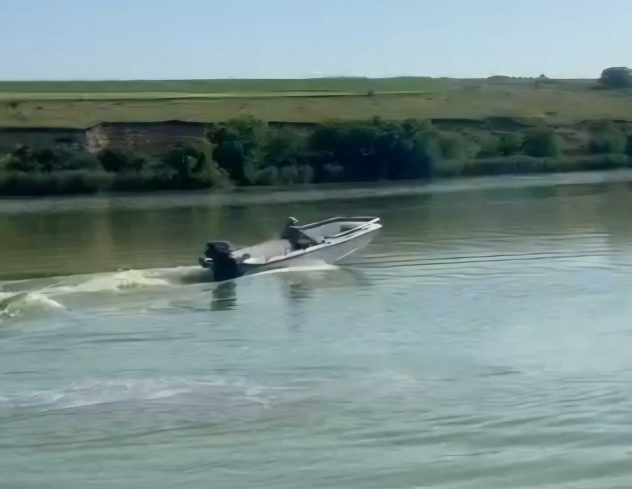Barca trimaran de vanzare.