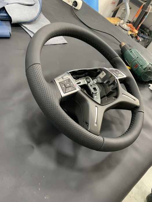 Imbracam volane in piele