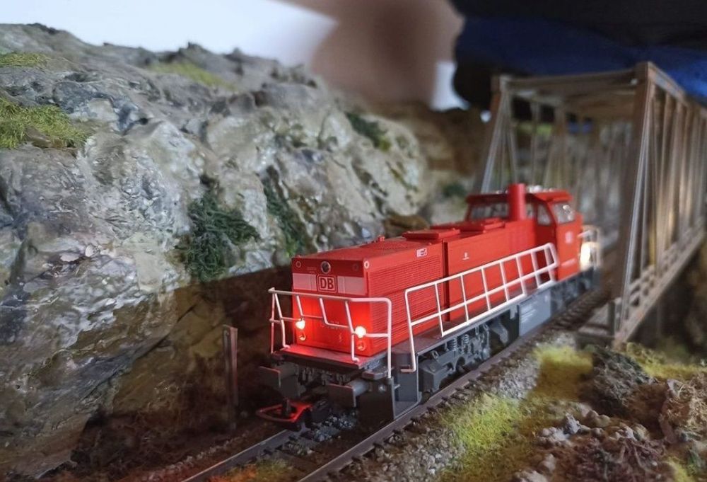 piko BR92 locomotiva digitala cu sunet

Lumini frontale alb/roșu
Tracț