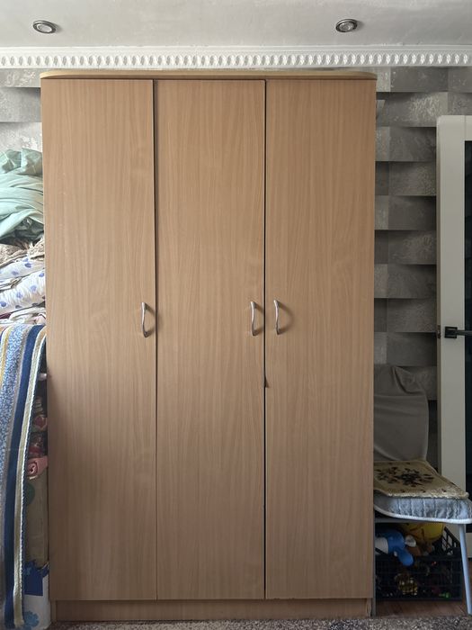 Продам шкаф дерево