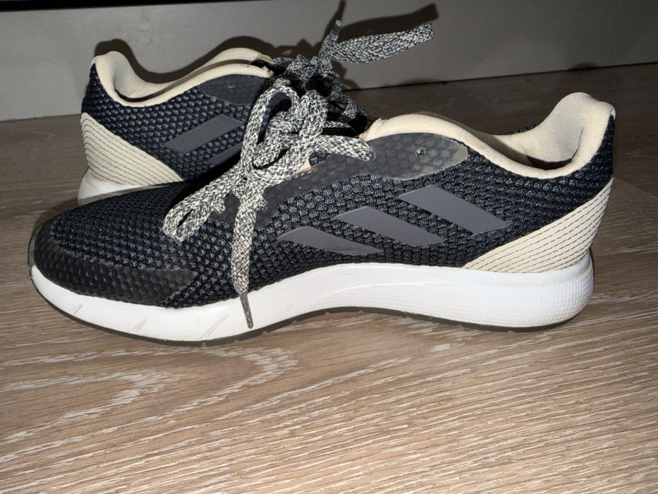 Продам кроссовки