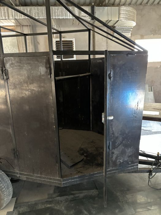 Прицеп коневозка