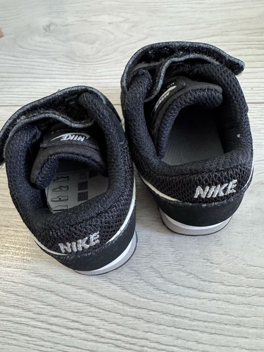 Бебешки маратонки Nike 17 номер
