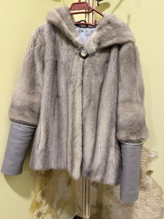 Haina de blana de vizon gri
