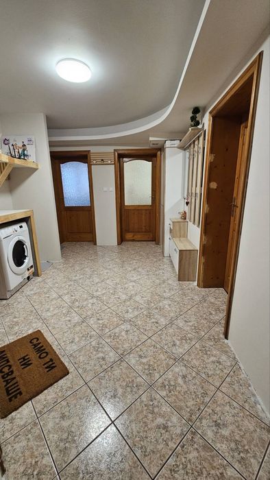 4-стаен апартамент, Колхозен пазар